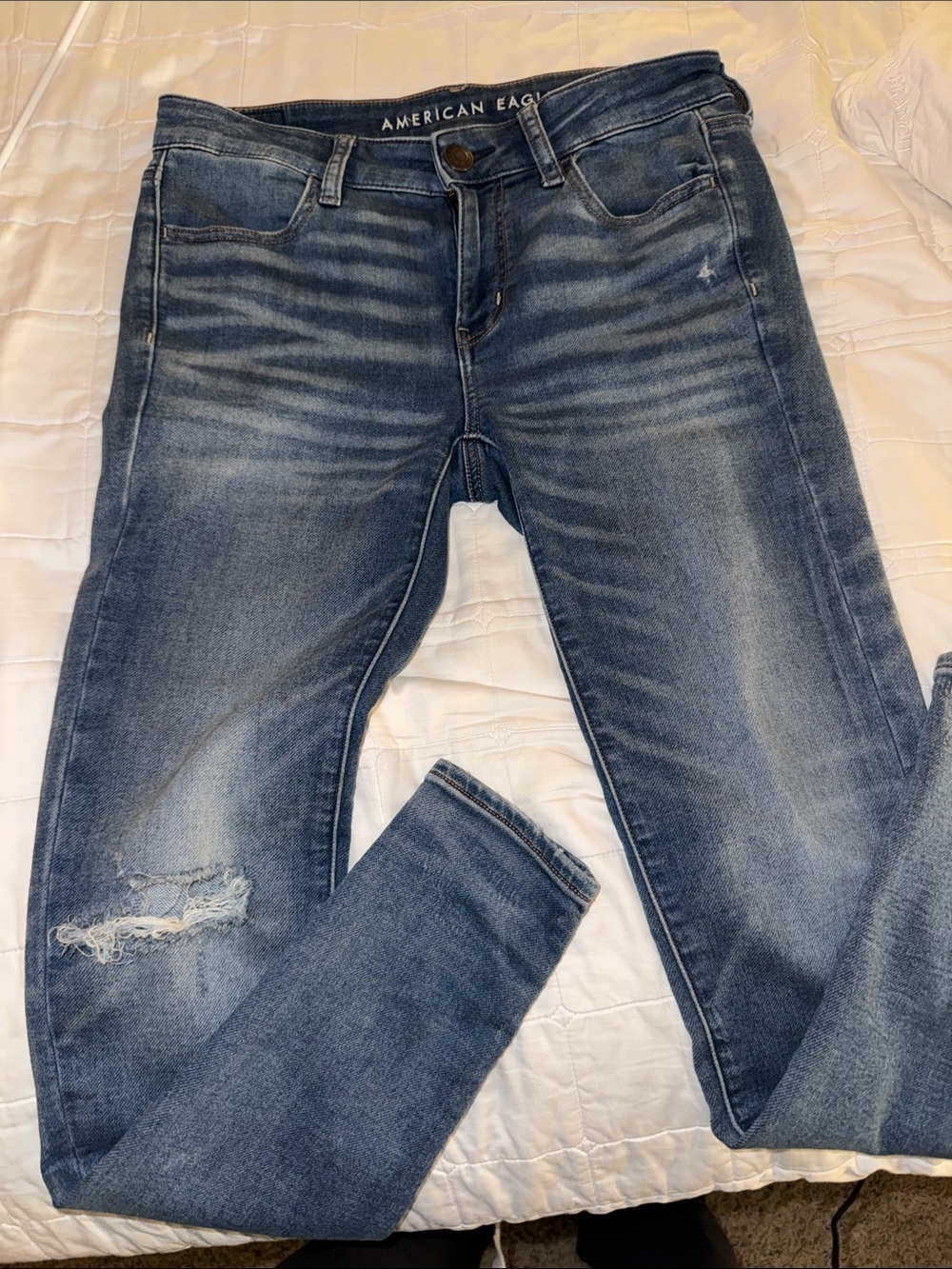American Eagle Women's Med Blue Distressed Skinny Jeans super stretch
